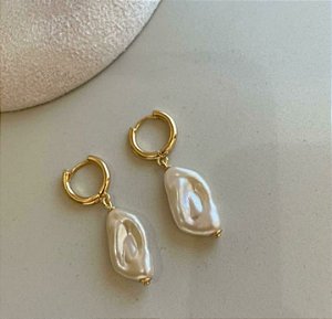 Brinco Argola Com Pingente Pérola Orgânica Banho de Ouro 18K