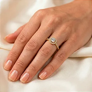 Anel Ponto de Luz Solitário Cravejado Princesa Banho de Ouro 18K