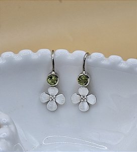 Brinco Hortênsia gancho com pedra peridoto