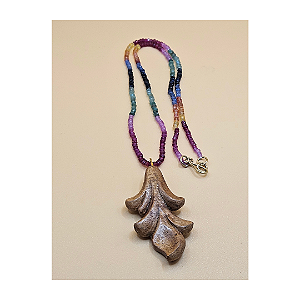 Colar Brasil Barroco folha madeira com pedras ouro