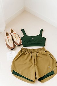 Conjunto de short duplo e top verde militar