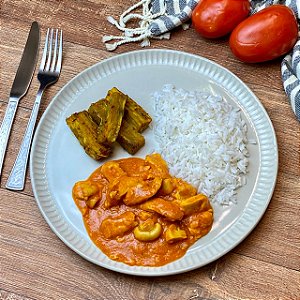 Strogonoff de filé frango, arroz e batata doce assada