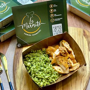 Filé de frango em tiras, com "arroz falso" de brócolis - 200g