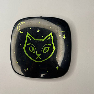 Iluminador Colourpop Hocus Pocus 2 Find The Book (Embalagem arranhada, sem caixa)