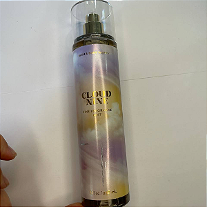 Fragrância Bath And Body Works Cloud Nine 236ml (embalagem levemente arranhada, com rotulo saindo)