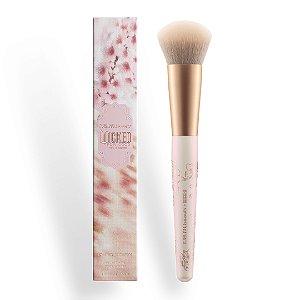 Pincel para Blush R.e.m Beauty x Wicked: For Good Cherry Blossom Blush Brush | EDIÇÃO LIMITADA