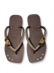 Havaianas Personalizada Com Fivela Infinito E Strass café