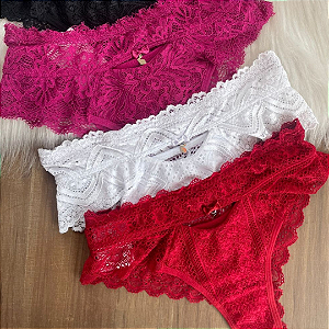 Calcinha toda rendada com pingente
