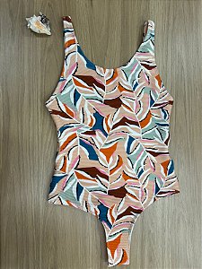 MAIÔ JENI REGATA FIO ESTAMPADO COM DECOTE NAS COSTAS  - 6251