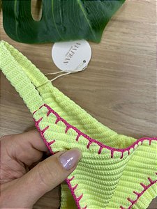 CALCINHA BIQUINI FITA FIO DUPLO NA COR AMARELA COM DETALHE EM CROCHÊ ROSA | REF 5091B