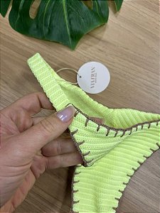 CALCINHA BIQUINI FITA FIO DUPLO NA COR AMARELA COM DETALHE EM CROCHÊ MARROM | REF 5091C