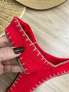 CALCINHA BIQUINI ASA DELTA FIO DUPLO NA COR VERMELHA COM DETALHE EM CROCHÊ MARROM | REF. 3073B