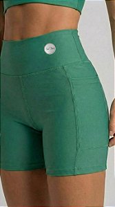 SHORTS COM BOLSO FITNES NA COR VERDE | REF500V