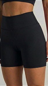 SHORTS FITNES NA COR PRETA | REF 50034P