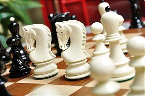 Jogo de Peças de Xadrez Zagreb Profissionais Alto Impacto - A lojinha de  xadrez que virou mania nacional!