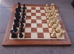 Estojo de Madeira para Jogo de Xadrez com Divisória para Peças e Relógio  [Sob encomenda: Envio em 60 dias] - A lojinha de xadrez que virou mania  nacional!
