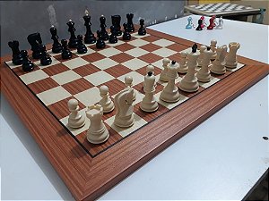 Conjunto de xadrez - Peças de xadrez de madeira maciça com compartimento de  base de flocagem dentro do tabuleiro para guardar cada peça (Tamanho G:  Grande) - Grande Baifantastic