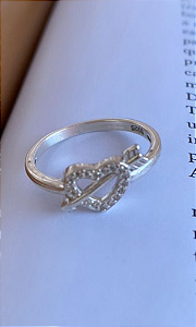 Anel Coração Cravejado de Micro zircônias e com uma Flecha - Prata 925