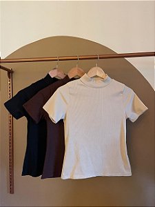 BLUSA GOLA ALTA CANELADA MANGA CURTA (COM OPÇÕES DE CORES)