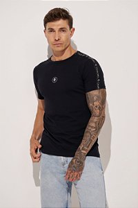 CAMISETA PRETA BÁSICA-BORDADO