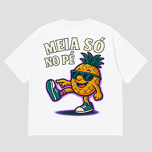 CAMISETA OVERSIZED BRANCA MEIA SÓ NO PÉ