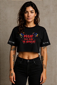 CROPPED OVERSIZED CARNAVAL FRASES PEGA MAS NÃO SE APEGA
