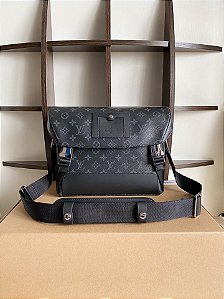 Bolsa Louis Vuitton Messenger Voyager PM Monogram Eclipse - LLebu: A  melhor experiência de Luxo online do mundo!