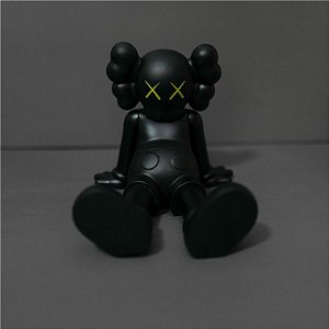 Boneco Kaws Holiday "Black"