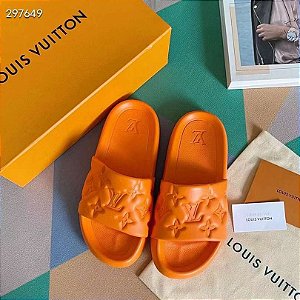 Chinelo Louis Vuitton Waterfront White - LLebu: A melhor experiência de  Luxo online do mundo!