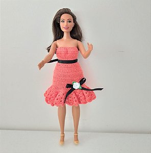 Vestido longo em crochê para Barbie  Roupas de crochê para bonecas, Roupas  barbie de crochê, Vestido de crochê barbie