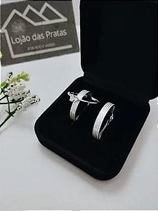 *Aliança reta 0,4mm fosca com micros pedras de zircônia em Prata 925*