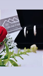 *Aliança 0,3mm cravejada em prata 925*