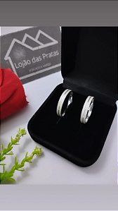 *Aliança 0,4mm cravejada com risca central em prata 925*