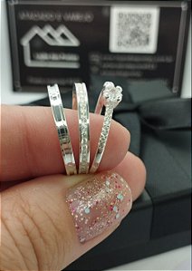 Alianças em Prata 925 com Micro Pedras Centrais – Delicadas e Elegantes – 2mm (3 vezes de R$ 125,00 s/ juros)
