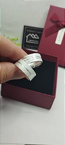 Aliança de Compromisso, Namoro ou Noivado 0,8mm fosca com risca (3 x de R$ 280,00 s/ juros)
