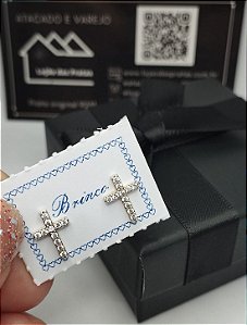 Brinco Cruz com Pedras de zircônias em prata 925