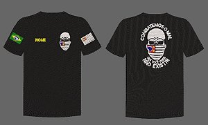CAMISETA COMBATEMOS O MAL QUE VOCÊ FINGE NÃO EXISTIR