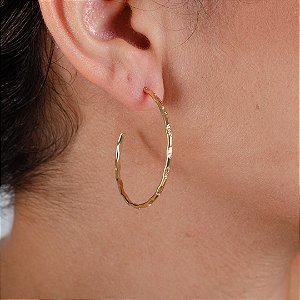 Argola Detalhada 36 mm - Semijoia 18k - BR102-02176