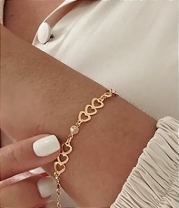 Pulseira Corações Vazados C/ Coração Ponto de Luz - Semijoia 18k - MP778-10140