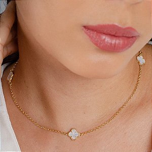 Gargantilha c/ Trevos Branco Semijoia 18k - Antialérgica