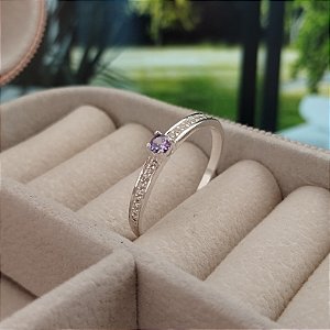 Anel Solitário Cravejado Com Pedra Lilás - Prata 925 - MA440-14110