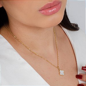Gargantilha Singapura c/ Pingente Trevo Cor Branca - Semijoia 18k – Antialérgica