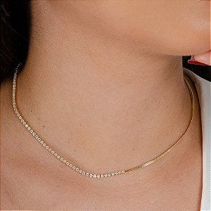 Gargantilha Choker Laminada c/ Pedras Cravejadas - Semijóias 18k – Antialérgica
