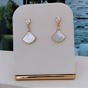 Brinco Pêndulo Ponto de Luz Gota Com Madrepérola - Semijoia 18k - B342-13180