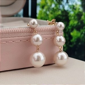 Brinco Pêndulo Três Pérolas - Semijoia 18k - B352-10150