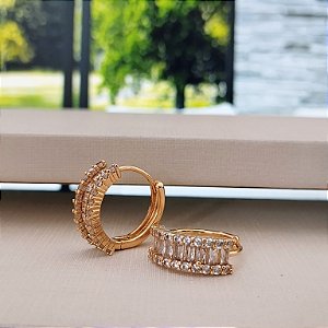 Argola Cravejada Com Zircônias-Semijoias 18k - Antialérgicas