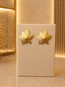 Brinco Flor Trabalhada - Semijoia 18k - B659