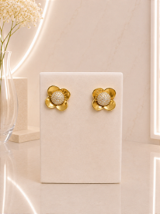 Brinco Flor Com Zircônias - Semijoia 18k - B765