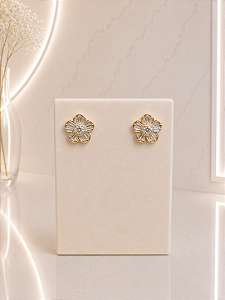 Brinco Flor Cravejada com Zircônia - Semijoia 18k - B778