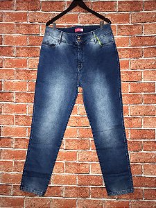 Calça jeans com detalhes bolsos